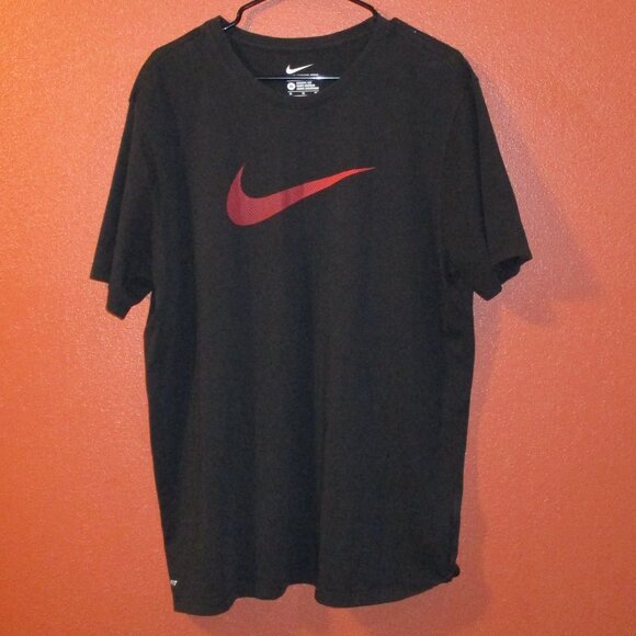 Nike Sports Men X Large Black Red Outdoors Swoosh Athletic Short Sleeve Shirt - Picture 1 of 7